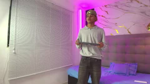 nova_mitchell online show from May 29, 12:37 pm
