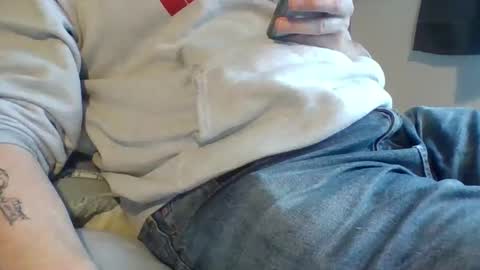 Snapshot of obedient9402 chatting on January 7, 9:43 am obedient9402 online show from January 7, 9:43 am