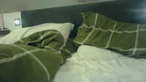 Snapshot of oldnhorny321 chatting on December 5, 6:54 am oldnhorny321 online show from December 5, 6:54 am