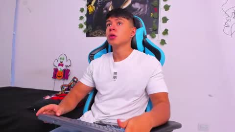 Oliver bray online show from December 25, 10:59 pm