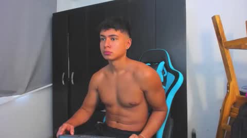 Oliver bray online show from November 24, 4:08 pm