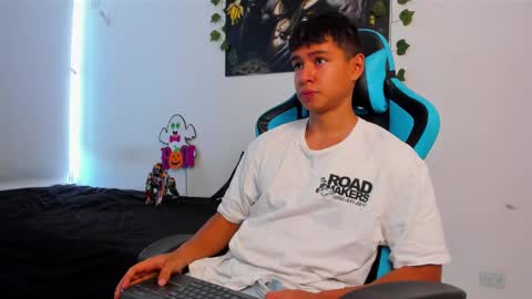 Oliver bray online show from February 15, 4:12 pm