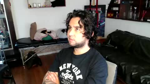 Snapshot of oliver_laid_2023 chatting on October 27, 9:39 pm oliver_laid_2023 online show from October 27, 9:39 pm