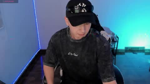 OLIVER online show from April 2, 11:45 pm