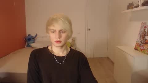 Snapshot of oliver_sweet_ chatting on October 28, 1:41 am Oliver online show from October 28, 1:41 am