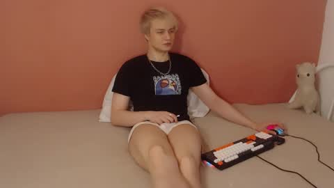 Oliver online show from April 2, 1:03 am