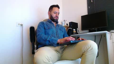 oliver online show from April 7, 2:28 pm