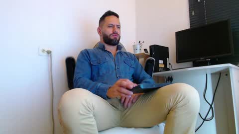 oliver online show from April 8, 7:22 pm