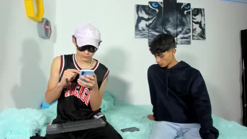 oliverhot_2005 online show from March 3, 8:50 pm