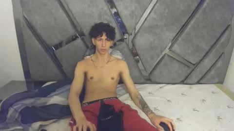 oliverthompson_01 online show from October 2, 6:28 am