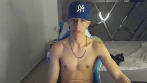 oliverthompson_01 online show from October 10, 8:08 am