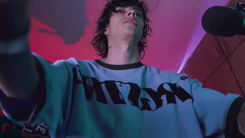     online show from October 3, 9:25 am