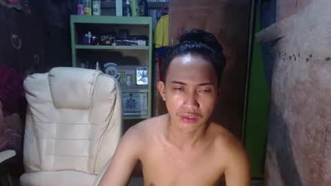 Snapshot of onebigloadxxx chatting on January 26, 12:22 pm Wyn Will serve you and be your slave online show from January 26, 12:22 pm