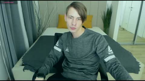 Snapshot of only_eric chatting on January 16, 5:53 am Erick  online show from January 16, 5:53 am