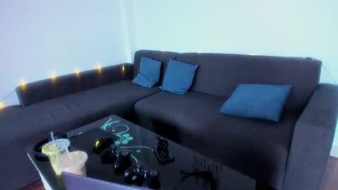 Fansly and Instagram -  online show from March 5, 10:00 am