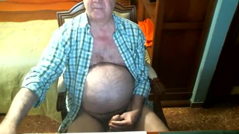 Snapshot of oscarw chatting on December 13, 5:21 pm Oscar online show from December 13, 5:21 pm