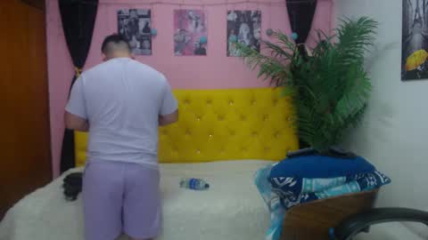 Snapshot of oso_gael chatting on February 26, 5:50 pm Bear Gael online show from February 26, 5:50 pm