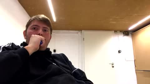 outflayd online show from December 5, 12:07 am