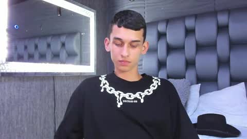 owen_stone1 online show from February 20, 5:12 am