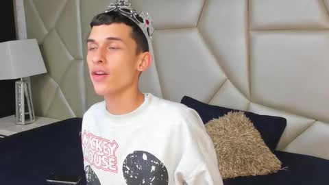 owen_stone1 online show from March 12, 11:31 am