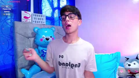 Snapshot of owenblue__ chatting on December 4, 9:13 pm Owen  Independent model  online show from December 4, 9:13 pm