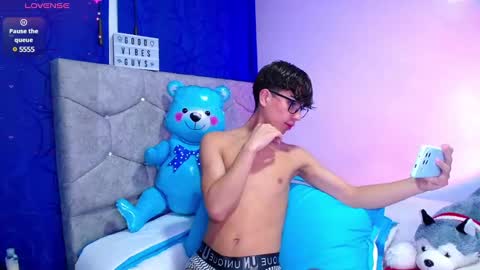 Snapshot of owenblue__ chatting on December 6, 10:27 am Owen  Independent model  online show from December 6, 10:27 am