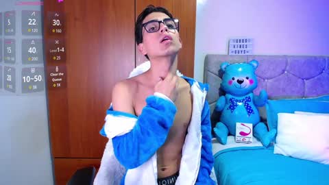 Snapshot of owenblue__ chatting on January 18, 7:04 am Owen  Independent model  online show from January 18, 7:04 am