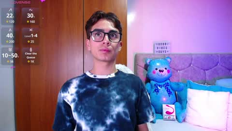 Snapshot of owenblue__ chatting on January 23, 5:24 am Owen  Independent model  online show from January 23, 5:24 am