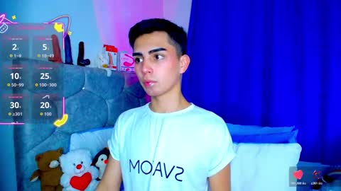 Snapshot of owenblue__ chatting on October 22, 7:12 am Owen  Independent model  online show from October 22, 7:12 am