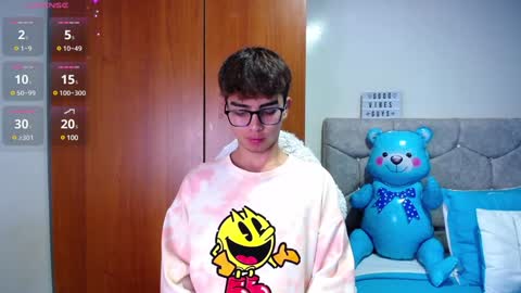 Snapshot of owenblue__ chatting on January 17, 12:10 am Owen  Independent model  online show from January 17, 12:10 am