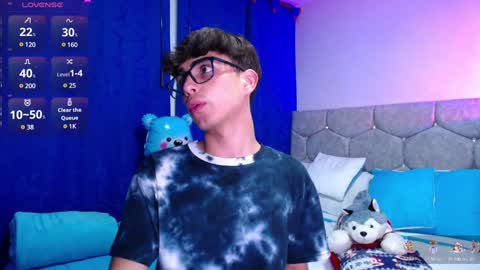 Snapshot of owenblue__ chatting on December 13, 1:48 am Owen  Independent model  online show from December 13, 1:48 am