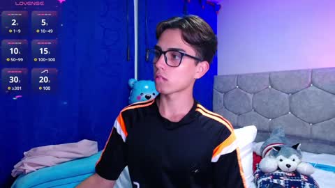 Snapshot of owenblue__ chatting on December 20, 5:57 am Owen  Independent model  online show from December 20, 5:57 am