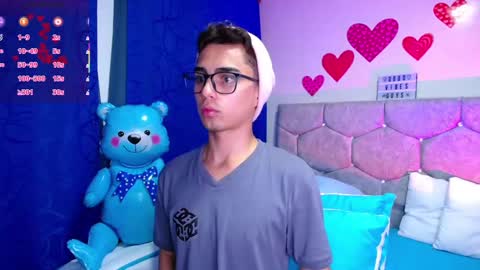 Snapshot of owenblue__ chatting on February 18, 6:48 am Owen  Independent model  online show from February 18, 6:48 am