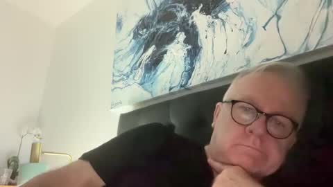 ozhairybearxxxx online show from December 21, 12:49 pm