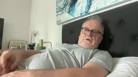 ozhairybearxxxx online show from December 19, 12:29 am