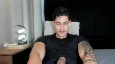 Javi    online show from October 7, 3:32 am