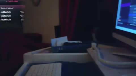 Snapshot of pantslesstraveler_plt chatting on December 17, 11:39 am PantsLessTraveler online show from December 17, 11:39 am