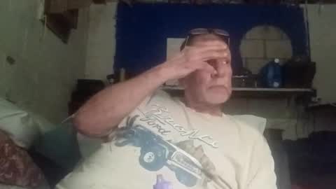 a online show from November 27, 8:07 am