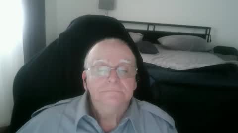 papilly online show from April 16, 2:39 pm