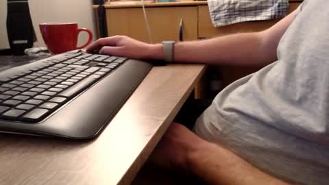 Snapshot of paranoiid chatting on October 4, 7:02 am Sascha online show from October 4, 7:02 am