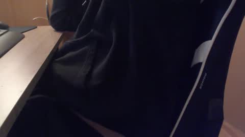 Snapshot of paranoiid chatting on October 21, 7:44 am Sascha online show from October 21, 7:44 am