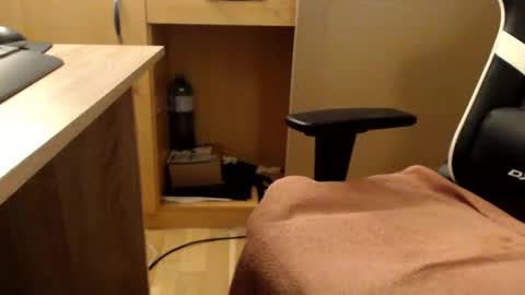 Snapshot of paranoiid chatting on September 30, 7:35 am Sascha online show from September 30, 7:35 am