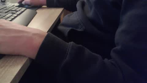 Snapshot of paranoiid chatting on October 17, 7:23 am Sascha online show from October 17, 7:23 am