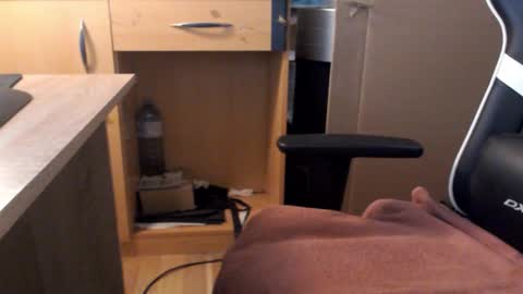 Snapshot of paranoiid chatting on September 28, 7:28 am Sascha online show from September 28, 7:28 am