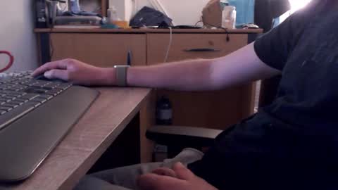 Snapshot of paranoiid chatting on September 27, 7:17 am Sascha online show from September 27, 7:17 am