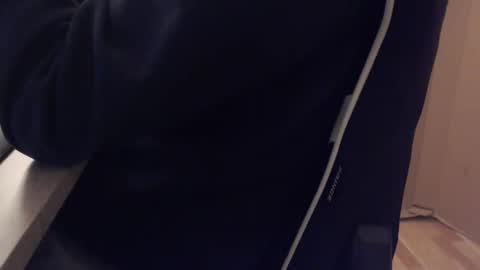 Snapshot of paranoiid chatting on October 24, 7:54 am Sascha online show from October 24, 7:54 am