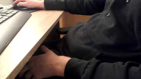 Snapshot of paranoiid chatting on October 13, 8:42 am Sascha online show from October 13, 8:42 am