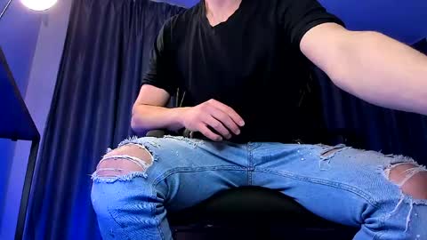 Paris online show from March 31, 7:37 pm