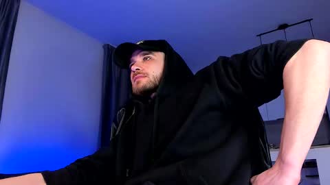 Paris online show from March 25, 9:08 pm