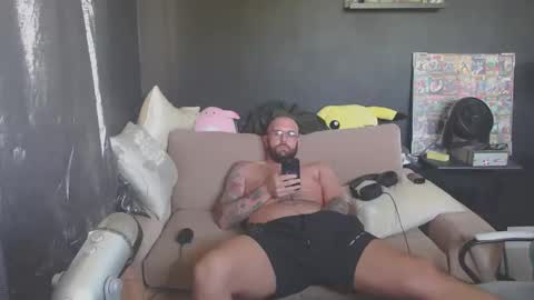 patrickmorris92 online show from April 7, 1:00 pm